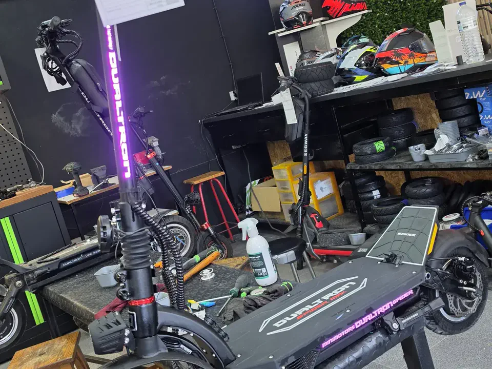 Trotinete elétrica em revisão preventiva na bancada da PA Repair